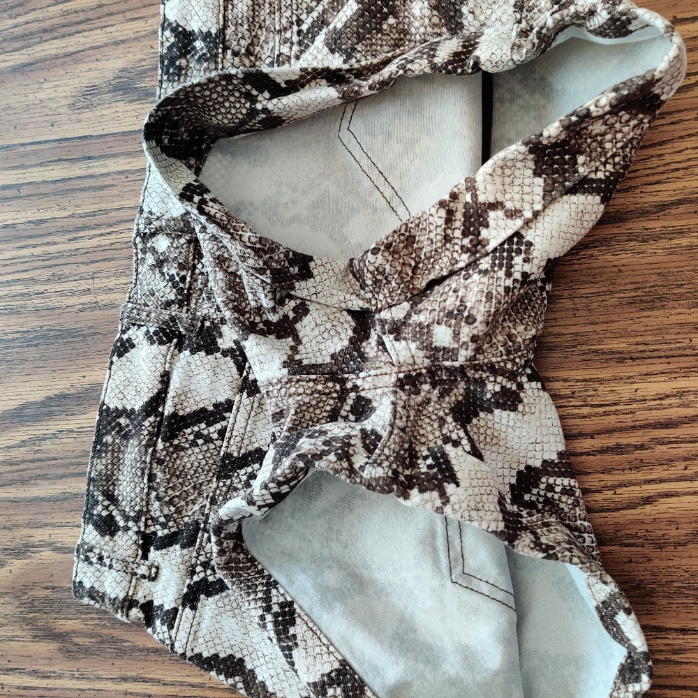 H&M Brown Cream Snake Skin Stretch High Waisted Rolled Cuff Short EUC sz 10 - Picture 8 of 12